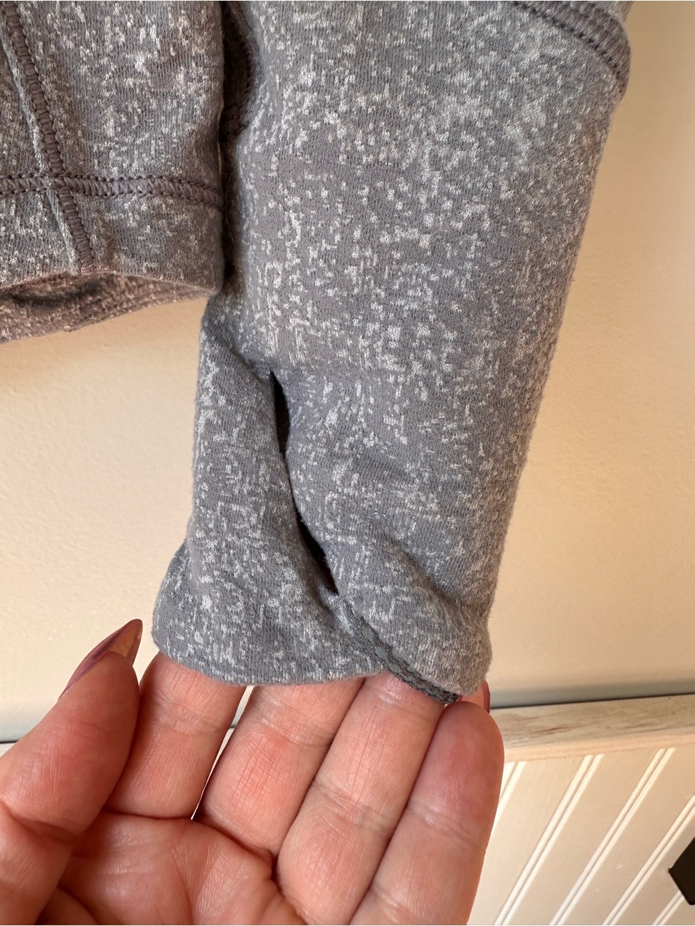 lululemon athletica Women's Lightweight‎ Long Sleeve Top - Gray small - Picture 4 of 5